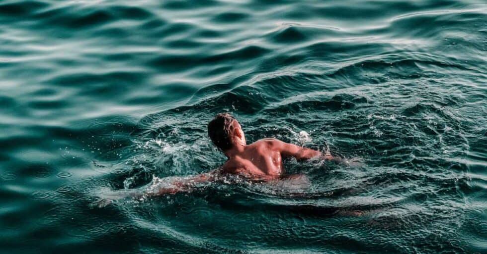 9 Benefits of Cold Water Swimming to Improve Your Health
