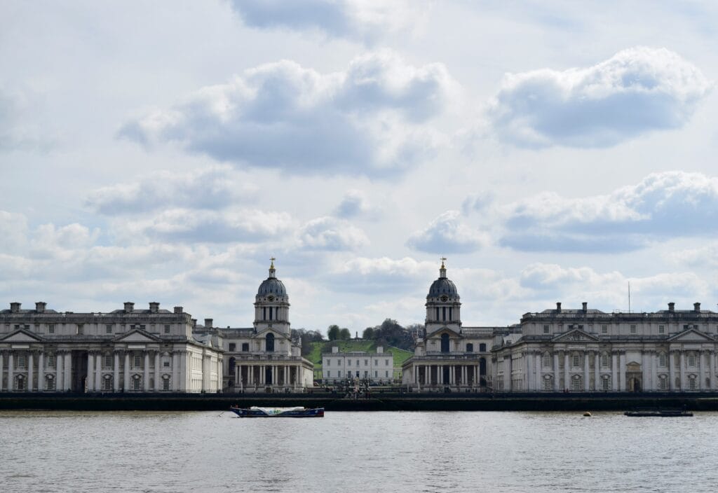 Paddleboard London: 10 Best SUP Spots 2025 8 Greenwich & Royal Docks